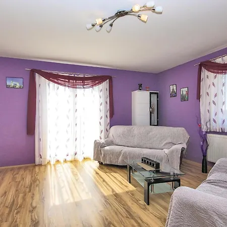 3 Bedroom Pet Friendly In * Bibici