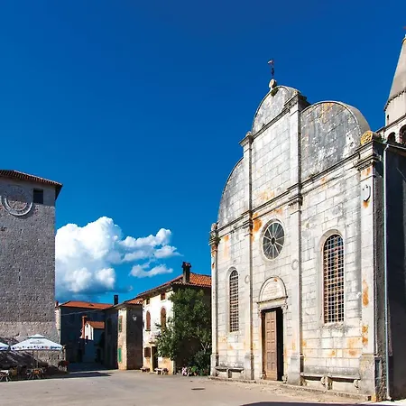 3 Bedroom Pet Friendly In Holiday home Bibici