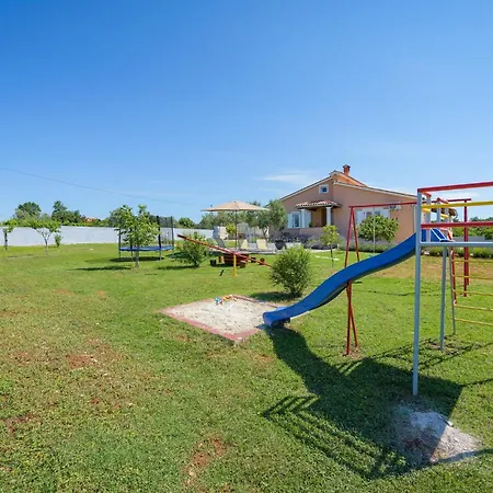 Holiday home 3 Bedroom Pet Friendly In *