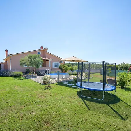 3 Bedroom Pet Friendly In Holiday home Bibici