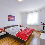 Three-bedroom In Feriehus Bibici
