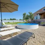 Three-bedroom In Bibici