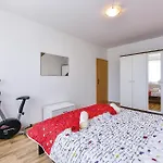 Three-bedroom In Feriehus