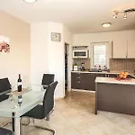 Three-bedroom In Feriehus Bibici