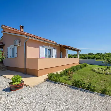 Three-bedroom In Feriehus