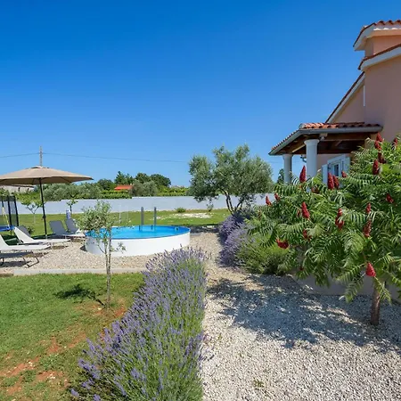 Three-bedroom In Feriehus *