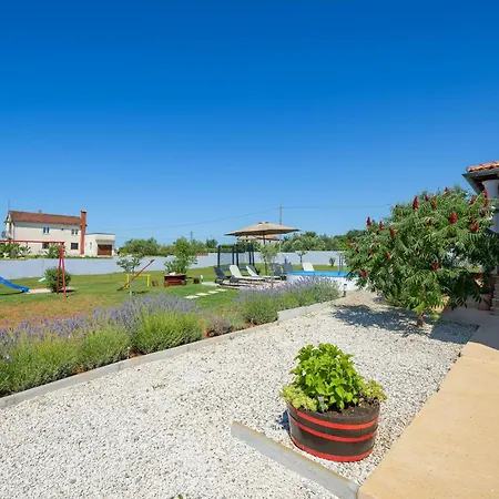 Three-bedroom In * Bibici